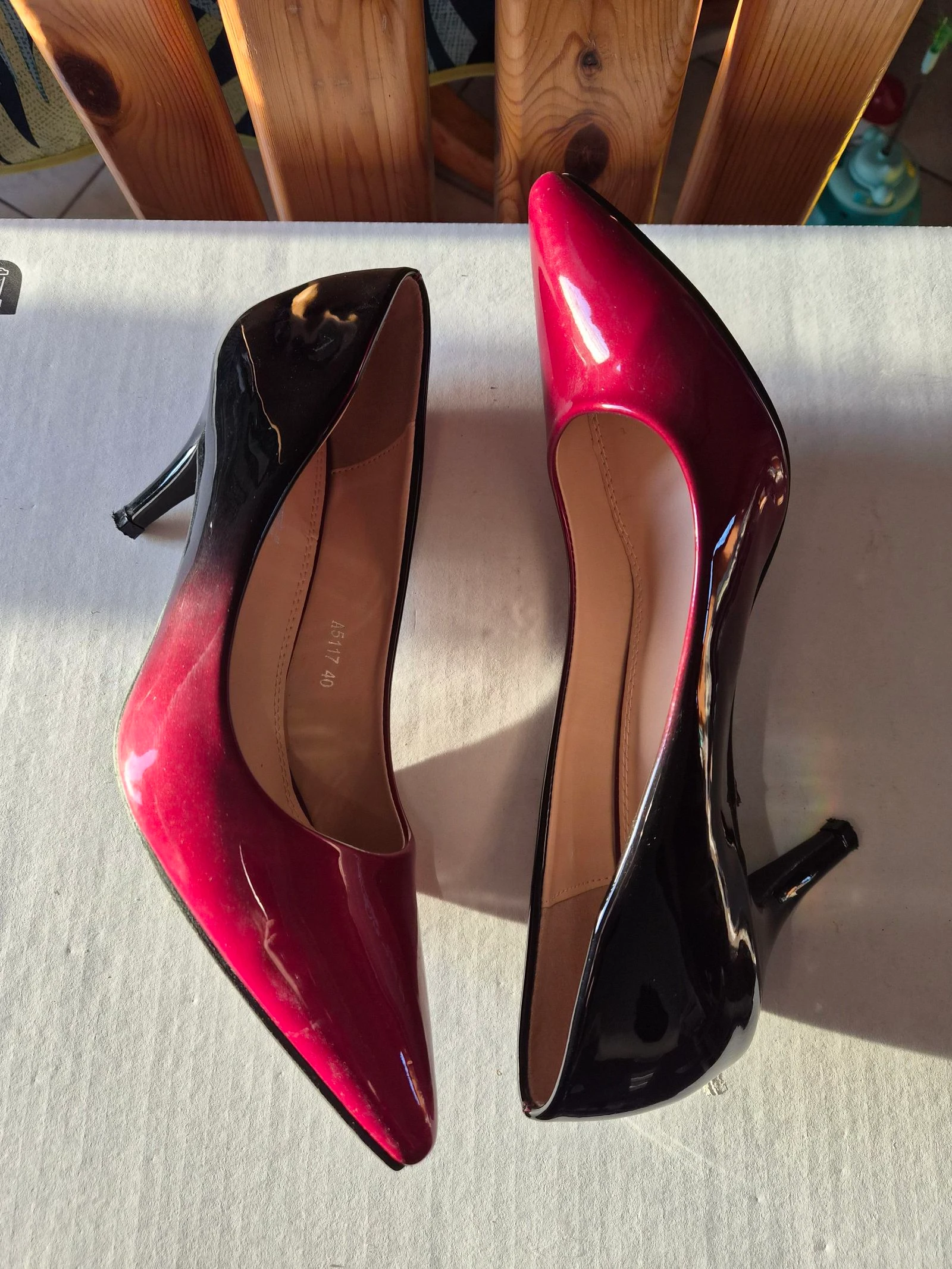 Escarpins noir/rouge vernis pointure 40 – photo 3